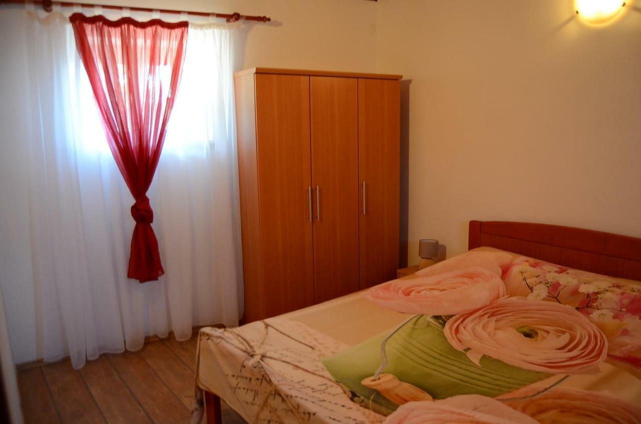 Apartment Duerose Buje Bagian luar foto