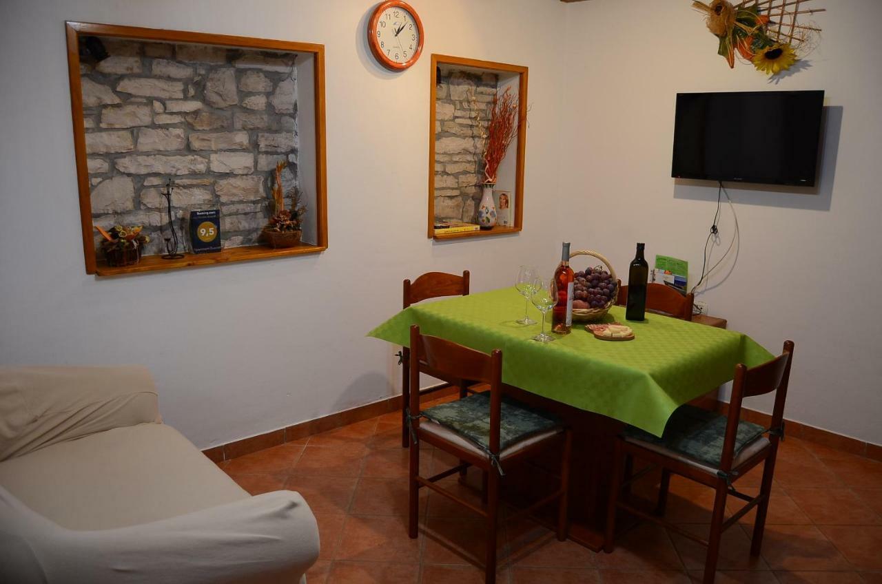 Apartment Duerose Buje Bagian luar foto
